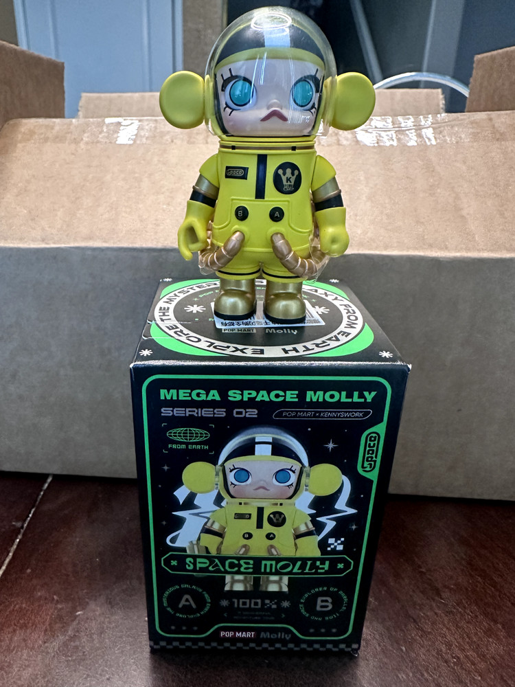 ONE (1) OPENED BOX OF POP MART MEGA SPACE MOLLY * BANANA 2017 * SERIES 2