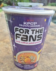 K-POP DEMON HUNTERS FOR THE FANS PACK MYSTERY FIGURE NOODLE CUP NIB