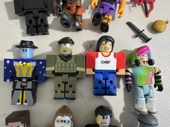 R0BL0X Mini Figures Various Lot Of 11 w/few Accessories – RARE ?