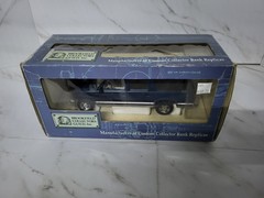 1994 GMC Suburban Bank 1:24 BROOKFIELD COLLECTORS GUILD Die Cast MIB Blue Silver