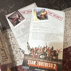 NECA Team Fortress 2 Scout & Medic Boxes Set Video Games 17+