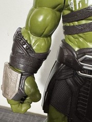 Hasbro Marvel Thor Ragnarok 13.5” Electronic Talking Gladiator Hulk Figure Works