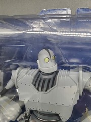 Diamond Select The Iron Giant Select Light Up Eyes Boxed Movie Action Figure