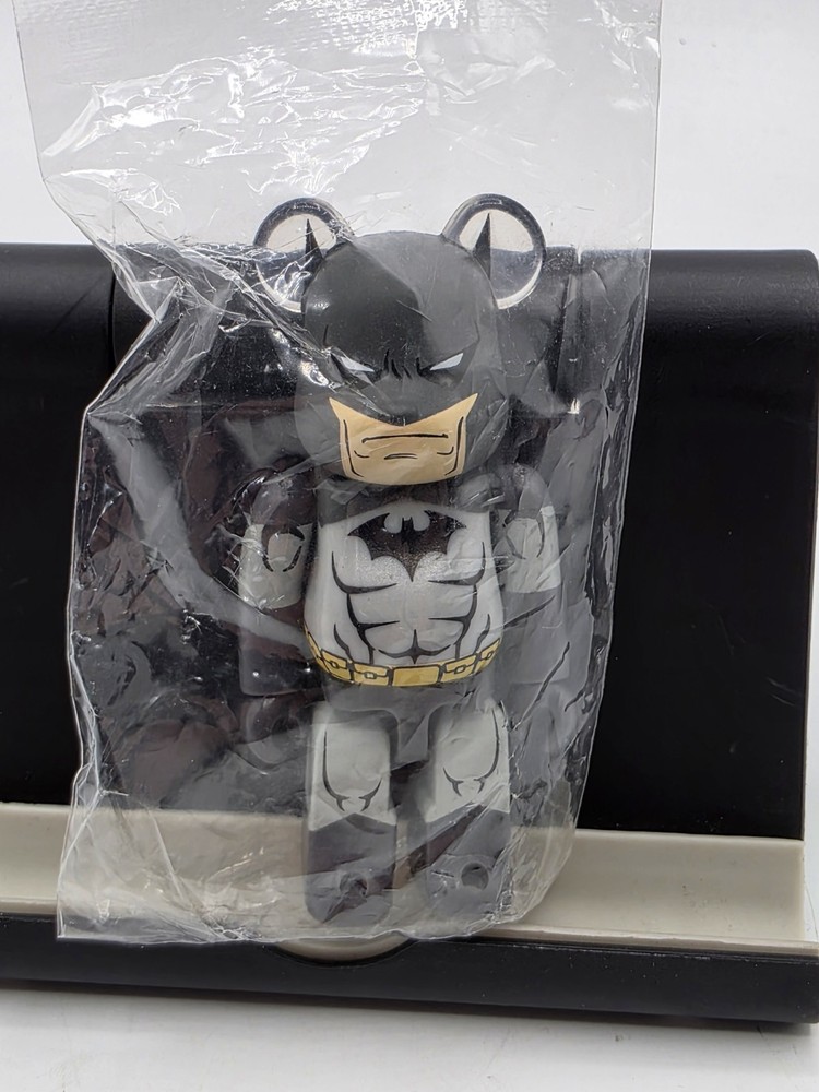 Medicom Bearbrick Series 43 Hero Batman Hush 100% New In Bag Only