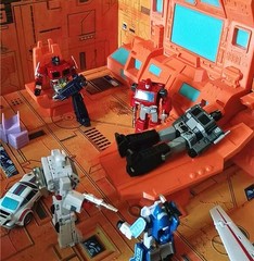 Transformers G1 Leader Voyager class Studio Series SS86 Teletraan-1 diorama