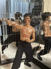 BRUCE LEE 1:6 ENTER THE DRAGON MIRROR ROOM FIGURE W 2+ OUTFITS,WEAPONS & HANDS