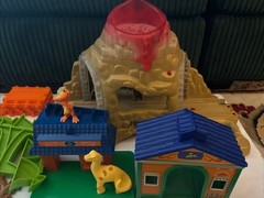 Dinosaur Train Time Tunnel Mountain Motorized Toy Jim Henson PBS + 8 Dino Read