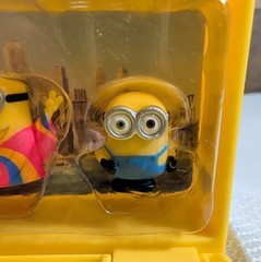 Thinkway Toys Universal Studios 3 Micro NYC Minions In 4″ Yellow Container