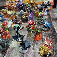 SKYLANDERS 🔥CLEARANCE Lot of 39 , instructions manual, poster and Travel Case