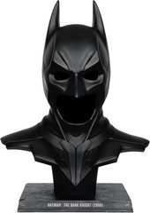 – DC Direct Batman: the Dark Knight (2008) Cowl Replica 1:1 Scale