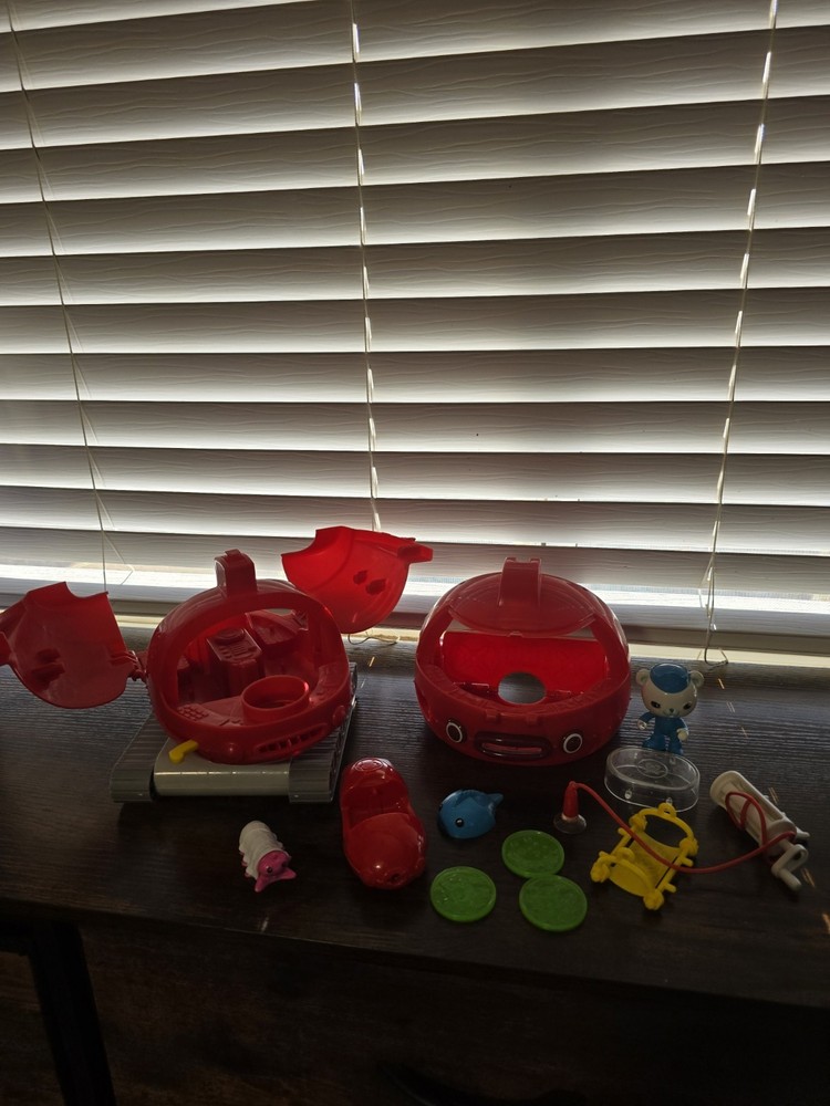 Octonauts Gup-X Rescue Vehicle w/ Captain Barnacles & Accessories Near Complete
