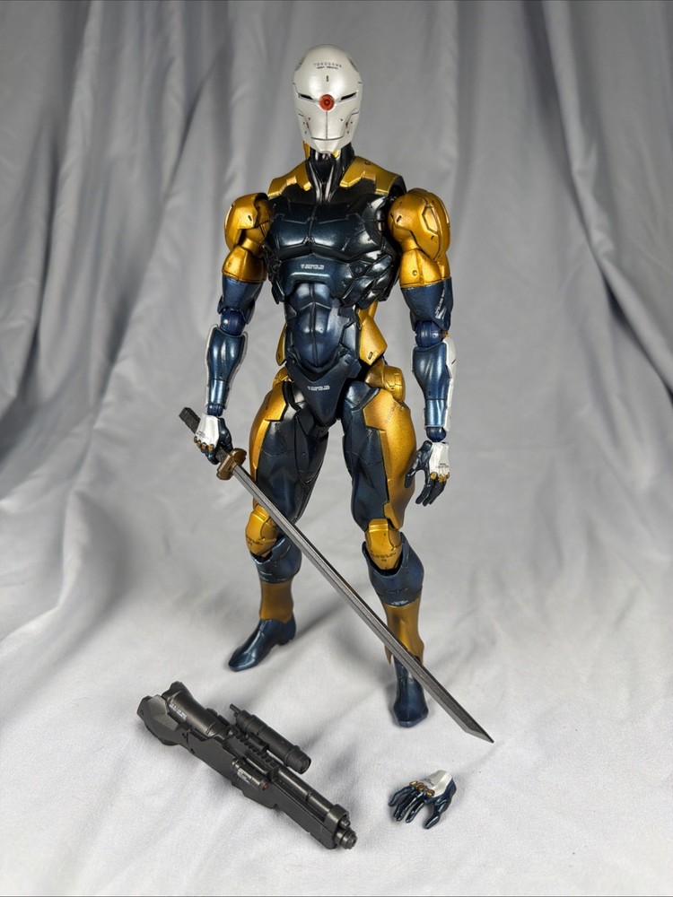 PLAY ARTS KAI Cyborg Ninja Metal Gear Solid SQUARE ENIX 2012 10” Figure