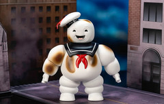 Ghostbusters Nano Scene w/ 1.65″ Ecto-1 and 6″ Stay Puft Marshmallow Man Diorama