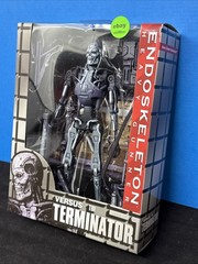 NECA Robocop VS Terminator Heavy Gunner Endoskeleton Action Figure Authentic New