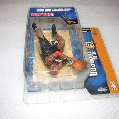 McFarlane 2004 Allen Iverson Philadelphia 76ers NBA series 6 (black jersey)