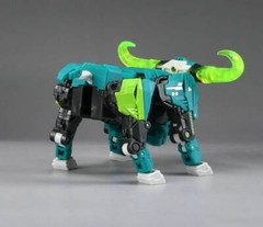 52TOYS BEASTBOX BB-27 TOXICHORN Bull Figure Cube Decompression Toy Magic Square