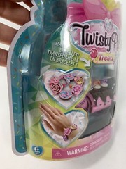 Twisty Petz Treatz Series 4 Swiss Roll Kittens Bracelet. Ages 4 and up.