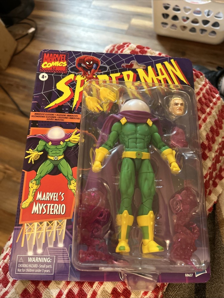 MARVEL LEGENDS SPIDER-MAN RETRO MYSTERIO WALMART EXCLUSIVE IN HAND!