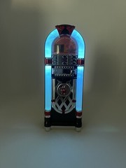 Disney HANNAH MONTANA 8″ Juke box – Lights Up Multiple Colors PLAYS 2 SONGS 2007