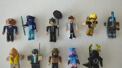Roblox Lot of 11 Figures Mixed Characters & Mixed Accessories