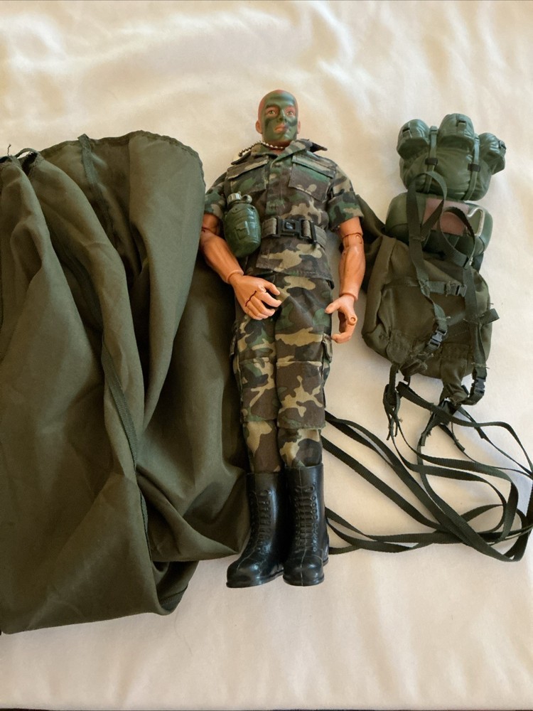 Vintage 1996 GI Joe Army Ranger Paratrooper Parachute Pack Camo Face Pain 12”