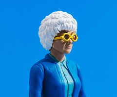 The Golden Girls Sophia Petrillo 3.75-Inch Retro Action Figure | Features 5 P…