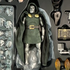 Mezco Toyz 1:12 Collective Marvel DOCTOR DOOM/Jet-Pack 99% CIB DAMAGED READ DESC