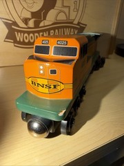 WHITTLE SHORTLINE BNSF 4025 Wooden Train Brio Thomas COMPATIBLE C-44 DIESEL