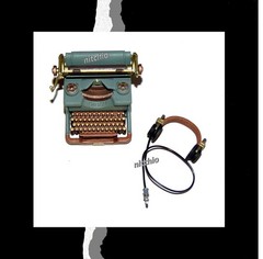 Mezco One:12 Pruneface – TYPEWRITER WITH SPY RADIO & HEADPHONES 1/12 Scale