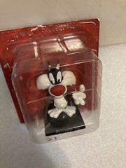 WARNER BROS LOONEY TUNES DIE CAST METAL CHARACTERS SYLVESTER AND TWEETY
