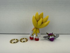 Jazwares Classic Super Sonic & Spinner 3” Figures + 2 Rings!