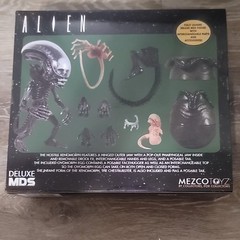 Mezco MDS Alien 1979 Deluxe Xenomorph 7″ Stylized Figure Set PRE-OWNED