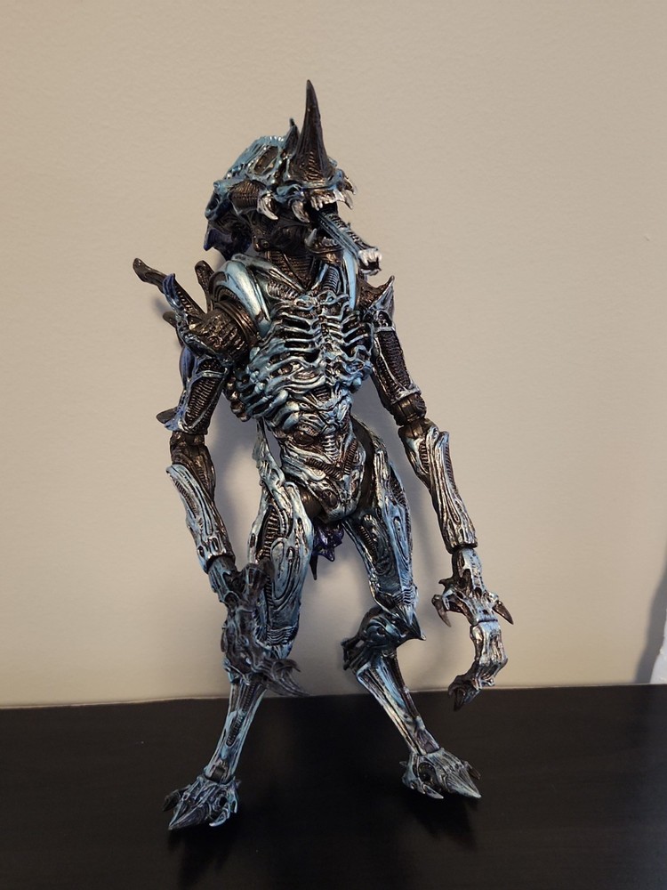 2020 NECA ULTIMATE RHINO ALIEN 11” Loose FIGURE Fox Aliens