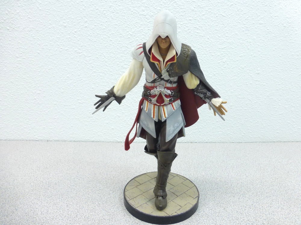 Assassins Creed II 2 Ezio Collector’s Edition Statue 9″ Figure NO BOX