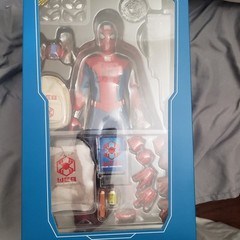 hot toys D23 expo , spiderman exclusive
