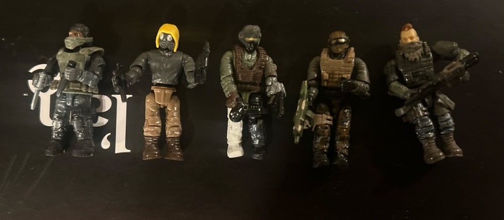 Mega Construx C.O.D lot Of 5 (custom) With Some Accessories- Guns,knives Etc…