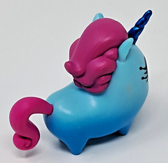 Uni-Verse Arcadey Sadey Unicorn Figure Fantasyland sml 2″ t blue w/ pink 40700