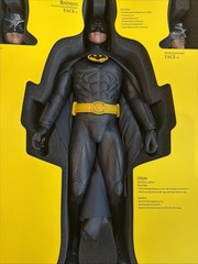 HOT TOYS BATMAN 1989 DX09 1/6 Scale Displayed By An Adult Collector Complete 🦇