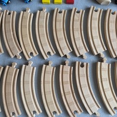 LOT of Vintage Thomas The Train Wooden Railway Tracks 69 Pieces Maron Bridge