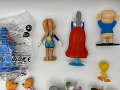 Vintage Lot of 17 Looney Tunes Toons Figures Toys Warner Bros Bugs Bunny Coyote