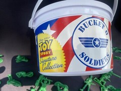 Toy Story Bucket O’ Soldiers 72++! Piece Set Disney Store Exclusive Vintage!!