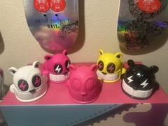 Full Set of Kidrobot Reach Bears Vinyl Figures 6″ Designer Urban Art 2008
