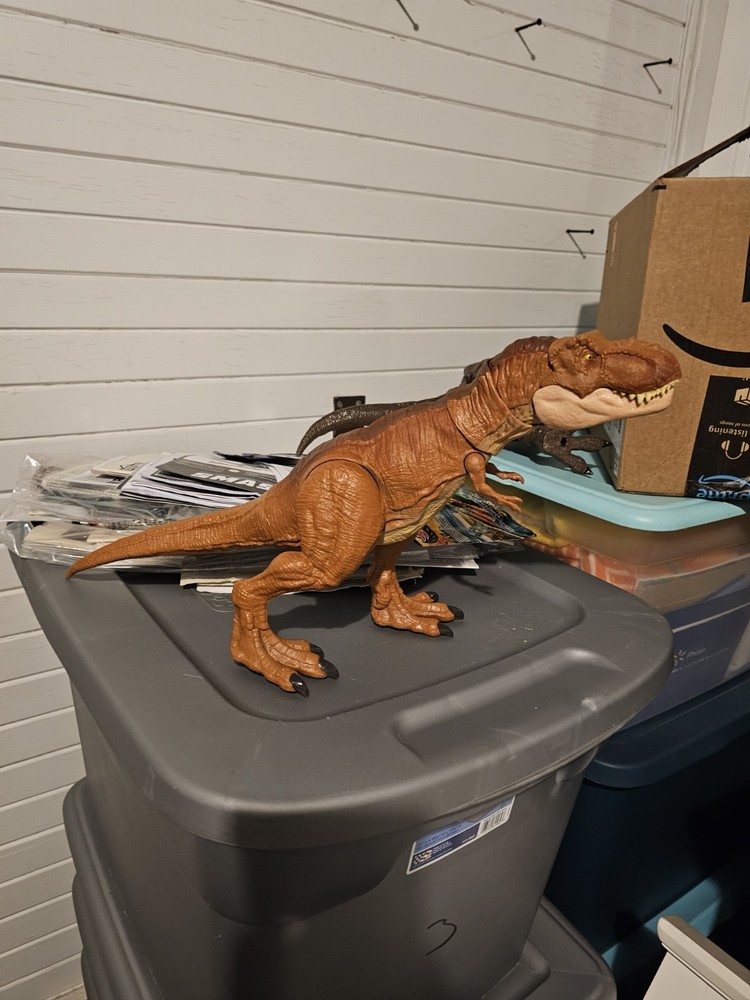 Jurassic World Legacy Collection T Rex Extreme Chompin’ Dinosaur Mattel