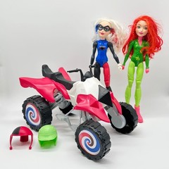 2017 DC Superhero Girls Quad Bike Set Harley Quinn & Poison Ivy Mattel 12″ ATV