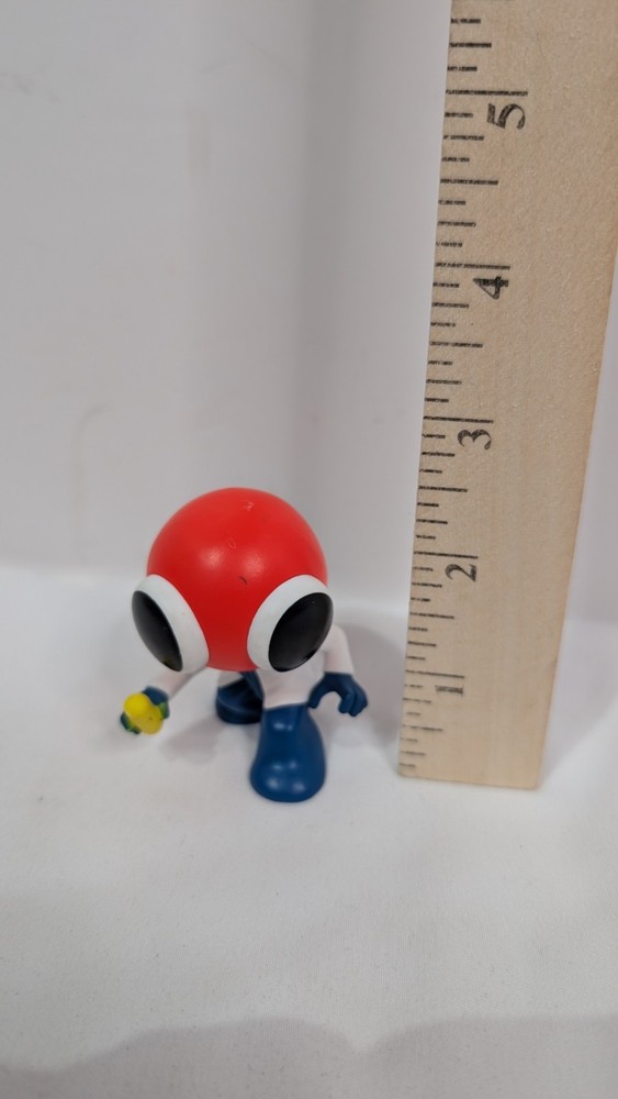 Rainbow Friends Figure from the School Bus Mini Figure Set Red Looky Yellow