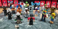 Lot of 20 ROBLOX Figures From The Vault Collection – Toy Party Boxes NO CODE