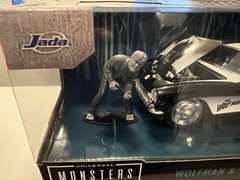 Universal Monsters 1:24 Die Cast WOLFMAN & 1957 CHEVROLET CORVETTE DIECAST CAR
