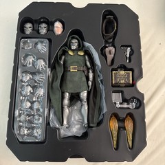 Mezco Toyz 1:12 Collective Marvel DOCTOR DOOM/Jet-Pack 99% CIB DAMAGED READ DESC