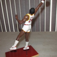 McFarlane 2007 Moses Malone Houston Rockets NBA Legends series 3 (open/loose)