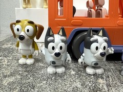 Bluey Toy Lot Heeler 4 WD Family Vehicle & Figures Lot